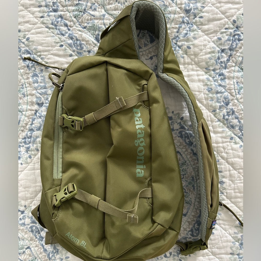 Patagonia Atom sling bag